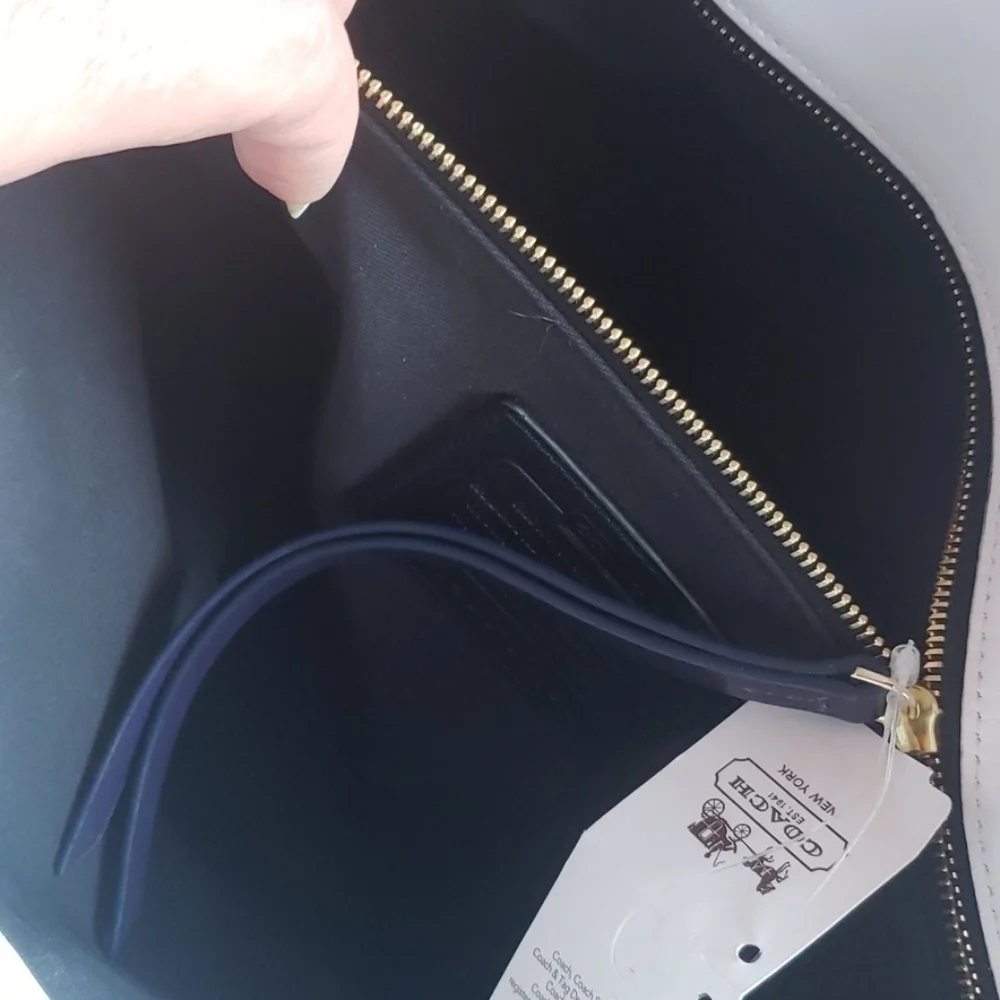 𝅺COACH white leather weekender. NWT - Picture 9 of 12